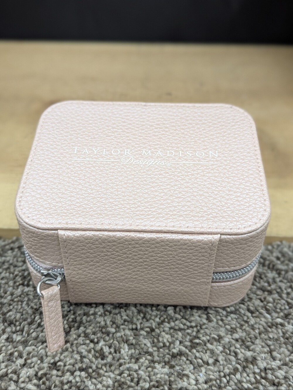 Taylor Madison Pink Jewelry Travel Small Sized Zip Up Case *********